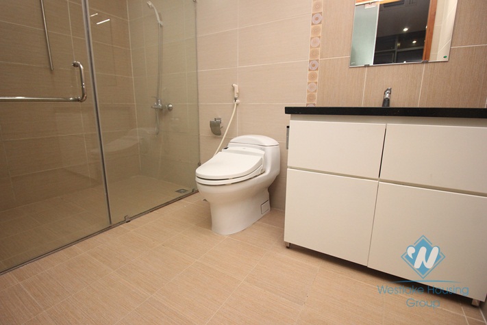 Nice three bedrooms apartment for rent in Tran Duy Hung street, Cau Giay district, Ha Noi